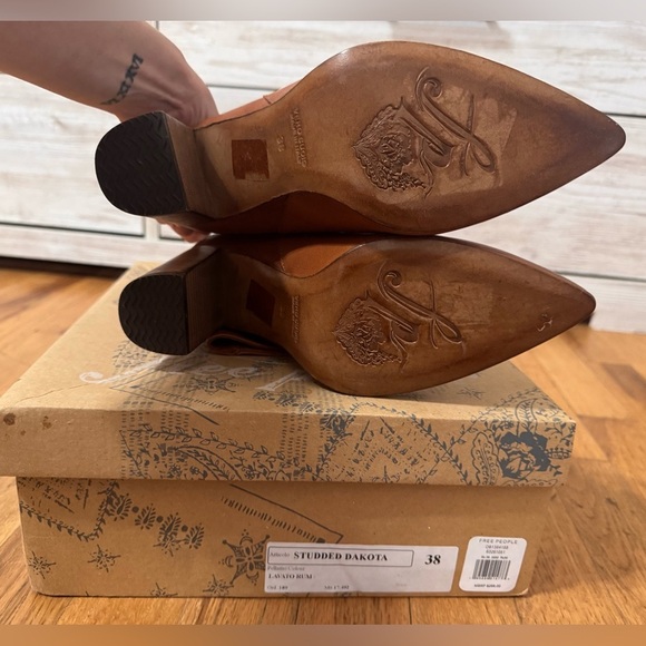 FREE PEOPLE DAKOTA HEEL STUDDED LEATHER WESTERN BOOTS - ROUND TOE - Picture 8 of 12